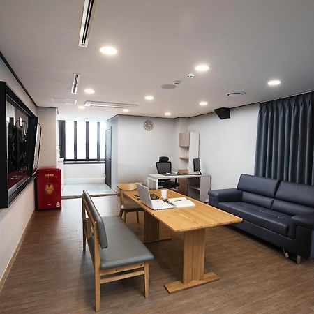 Cinema House Hotel In Μπουσάν Εξωτερικό φωτογραφία