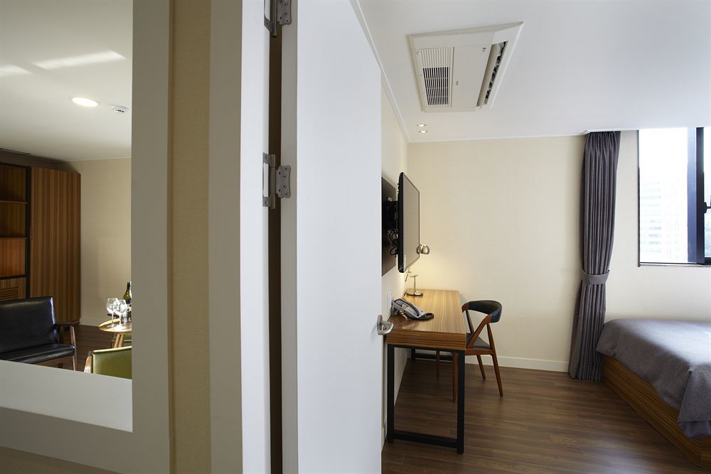 Cinema House Hotel In Μπουσάν Εξωτερικό φωτογραφία